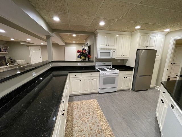 5561 S Oak Street, Hinsdale, IL 60521