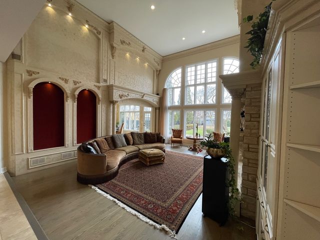 5561 S Oak Street, Hinsdale, IL 60521