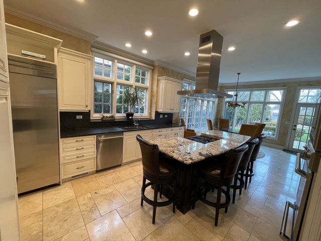 5561 S Oak Street, Hinsdale, IL 60521