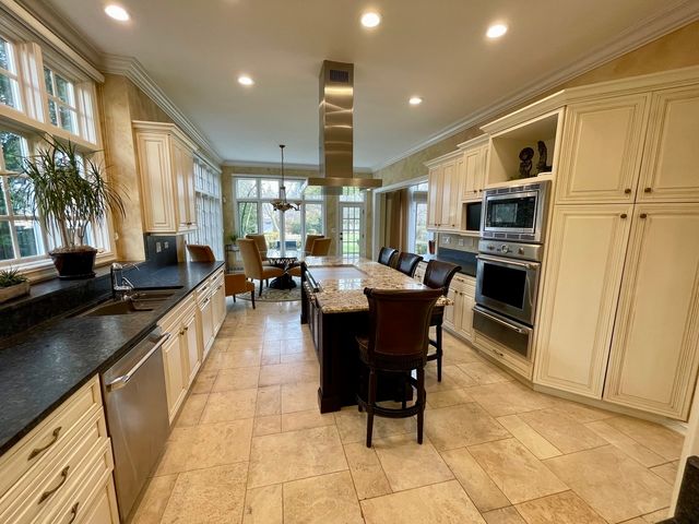 5561 S Oak Street, Hinsdale, IL 60521