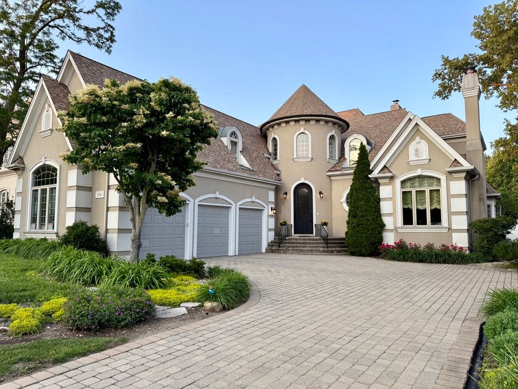 5561 S Oak Street, Hinsdale, IL 60521