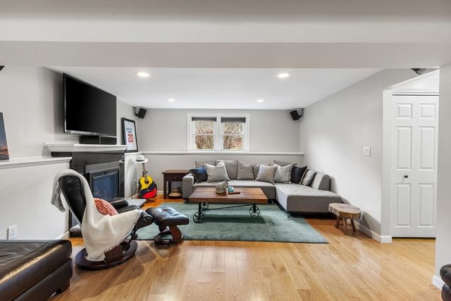 16 Bear Hill Road, Billerica, MA 01821