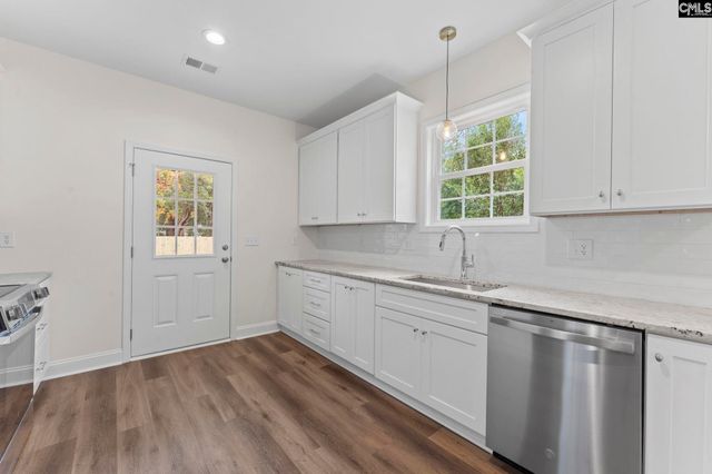 125 S East Avenue, Leesville, SC 29070