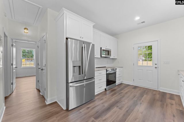 125 S East Avenue, Leesville, SC 29070