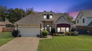 705 N Indianwood Avenue, Broken Arrow, OK 74012