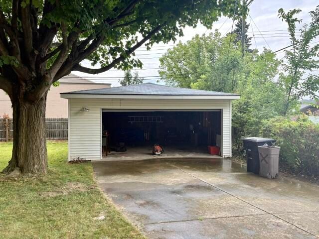 15435 Bainbridge Street, Livonia, MI 48154
