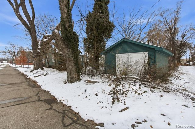 16800 Santa Rosa Drive, Detroit, MI 48221