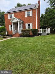 1008 N ROOSEVELT ST, Arlington, VA 22205