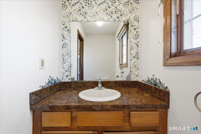 17 Inchcliffe Drive, Ledyard, CT 06335