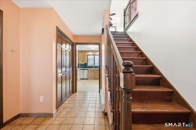 17 Inchcliffe Drive, Ledyard, CT 06335