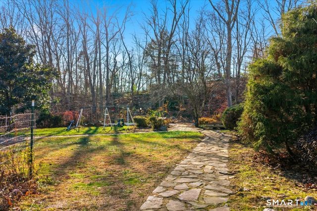 17 Inchcliffe Drive, Ledyard, CT 06335