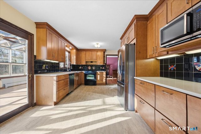 17 Inchcliffe Drive, Ledyard, CT 06335