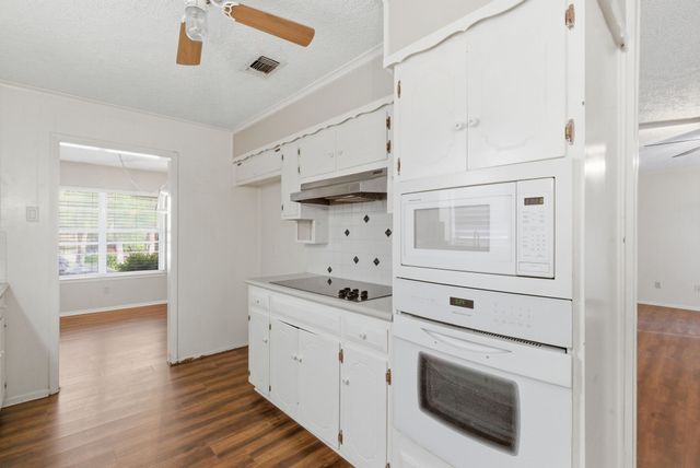 120 Timberlake Drive, Azle, TX 76020