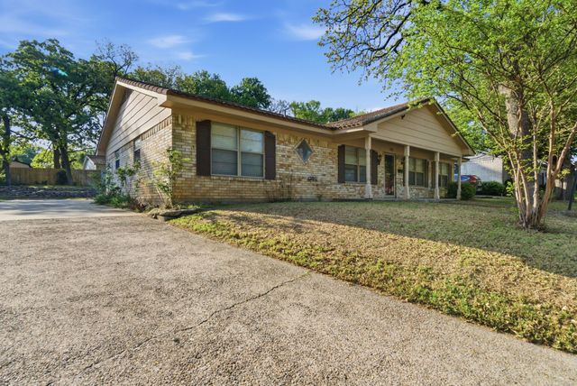 120 Timberlake Drive, Azle, TX 76020
