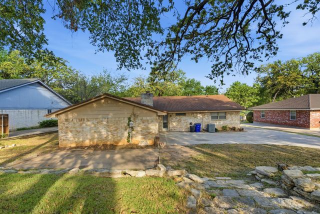 120 Timberlake Drive, Azle, TX 76020
