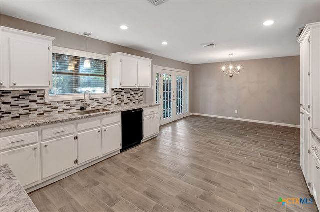 911 Westwood Street, Victoria, TX 77901