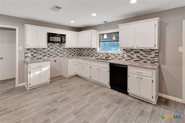 911 Westwood Street, Victoria, TX 77901