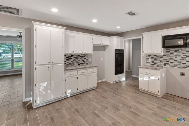 911 Westwood Street, Victoria, TX 77901