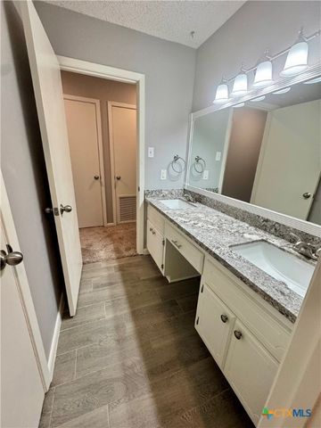 911 Westwood Street, Victoria, TX 77901