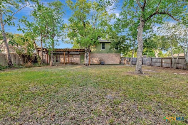 911 Westwood Street, Victoria, TX 77901