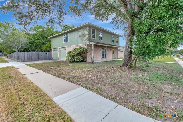 911 Westwood Street, Victoria, TX 77901