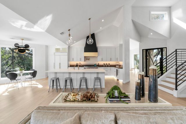 701 Furlong DR, Austin, TX 78746