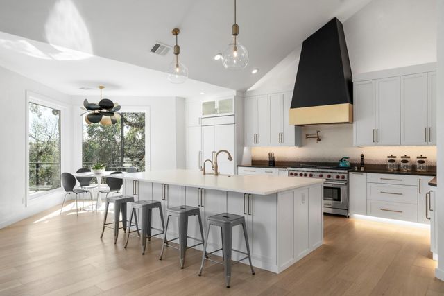 701 Furlong DR, Austin, TX 78746