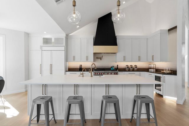 701 Furlong DR, Austin, TX 78746