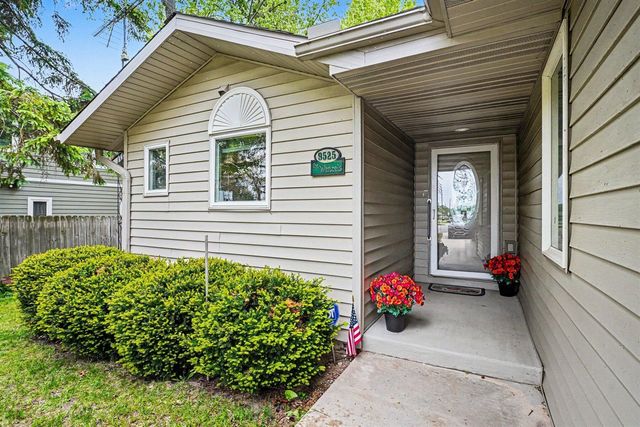 9525 Woodlawn Drive, Portage, MI 49002
