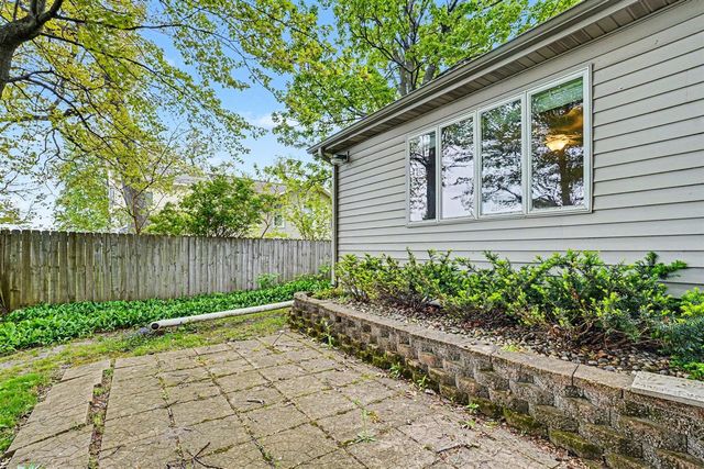 9525 Woodlawn Drive, Portage, MI 49002