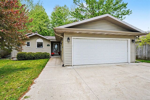 9525 Woodlawn Drive, Portage, MI 49002