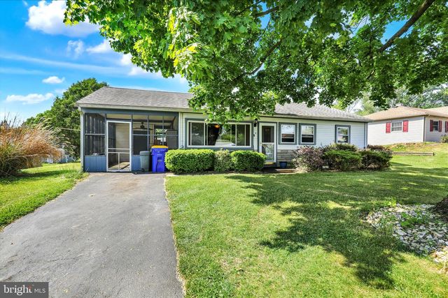 1921 BLUE RIDGE DR, Lancaster, PA 17603
