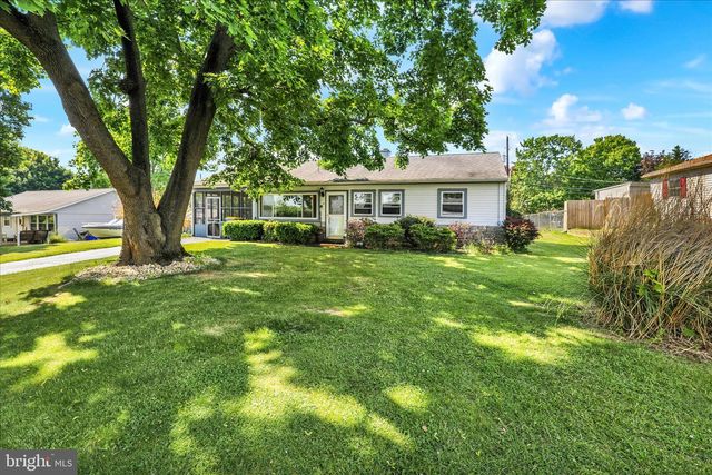 1921 BLUE RIDGE DR, Lancaster, PA 17603