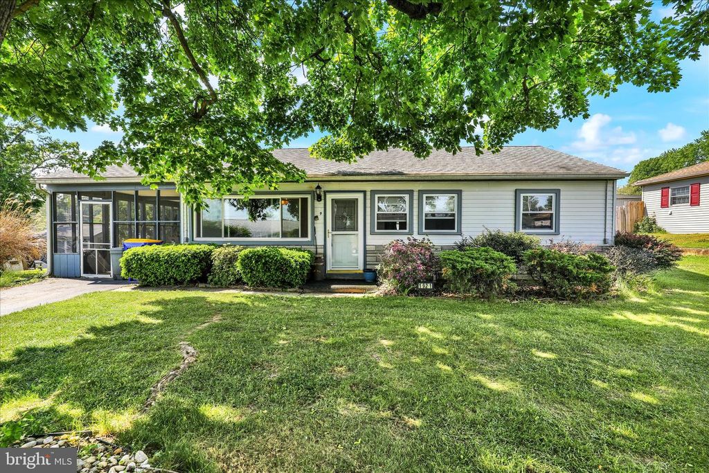 1921 BLUE RIDGE DR, Lancaster, PA 17603