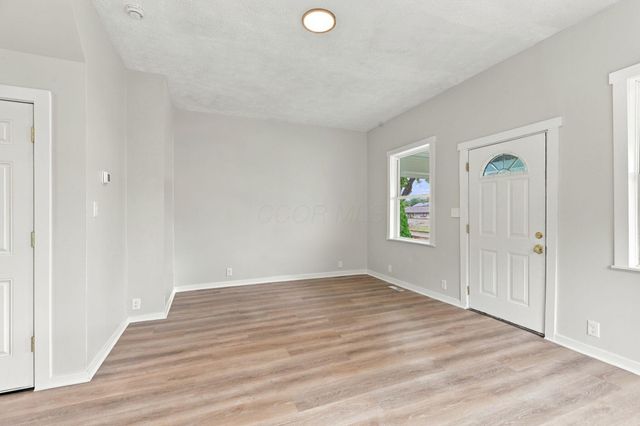 23 E Oak Street, Canal Winchester, OH 43110