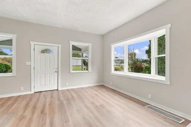 23 E Oak Street, Canal Winchester, OH 43110