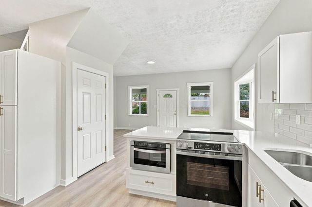 23 E Oak Street, Canal Winchester, OH 43110