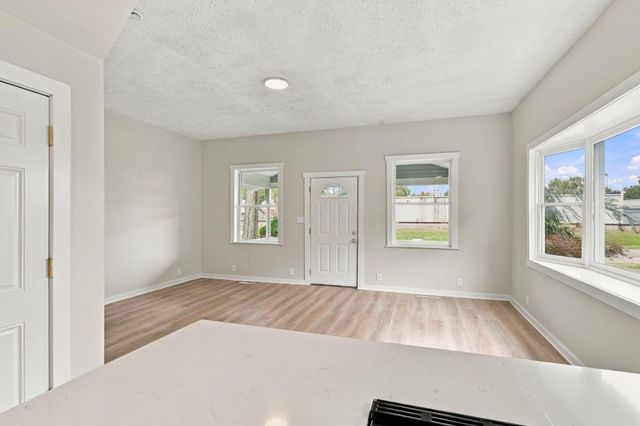 23 E Oak Street, Canal Winchester, OH 43110