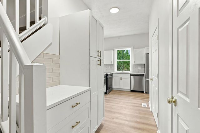 23 E Oak Street, Canal Winchester, OH 43110