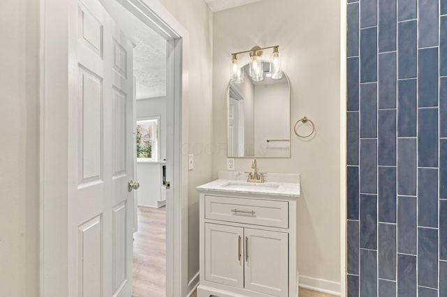 23 E Oak Street, Canal Winchester, OH 43110