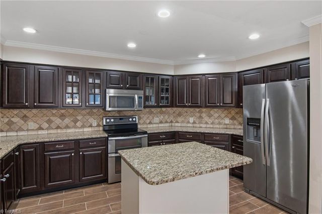 154 Pembrooke Ridge Court, Advance, NC 27006