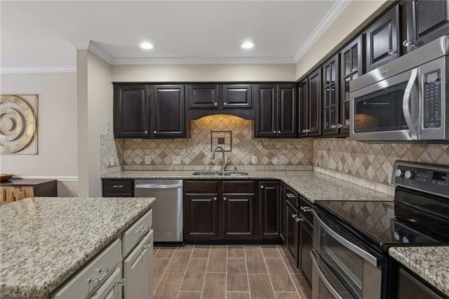 154 Pembrooke Ridge Court, Advance, NC 27006