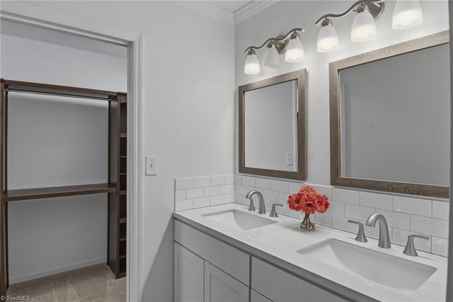 154 Pembrooke Ridge Court, Advance, NC 27006