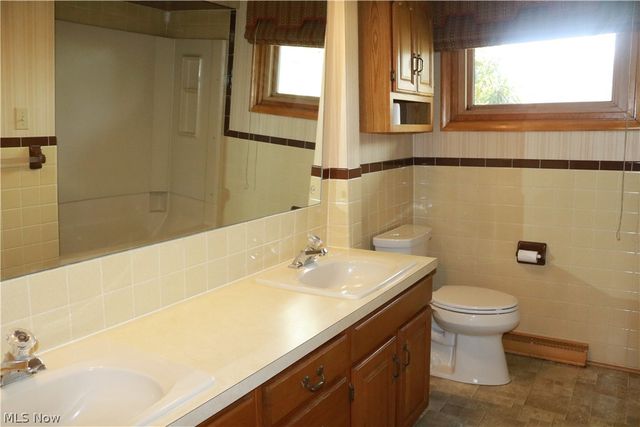 3788 Carl Street NW, Uniontown, OH 44685