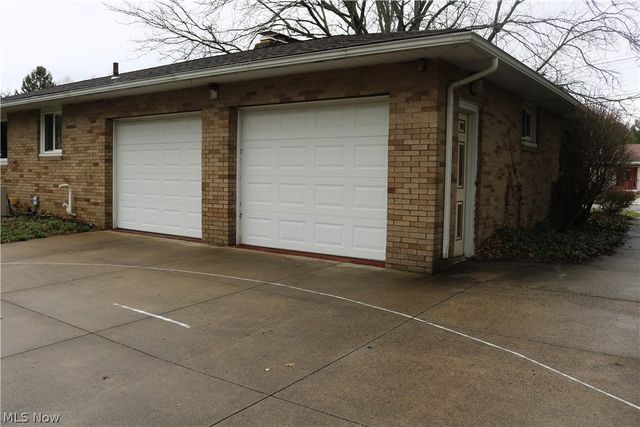 3788 Carl Street NW, Uniontown, OH 44685