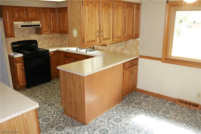 3788 Carl Street NW, Uniontown, OH 44685