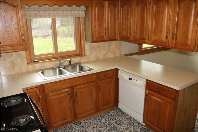 3788 Carl Street NW, Uniontown, OH 44685