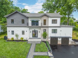 98 Haddenfield Rd, Clifton City, NJ 07013