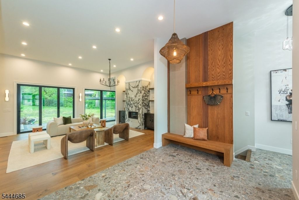 98 Haddenfield Rd, Clifton City, NJ 07013 — photo 4