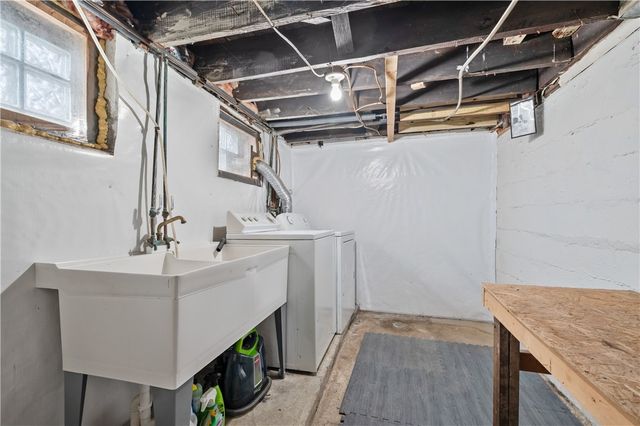 2625 Oakhill Dr, South Park, PA 15129